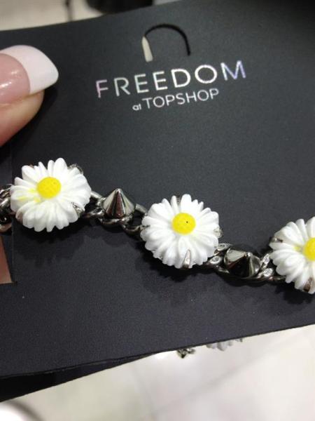 top shop daisy bracelet